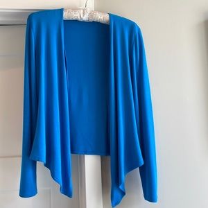 Kettlewell Chinese blue short wrap. Size small. Princess seams in back.